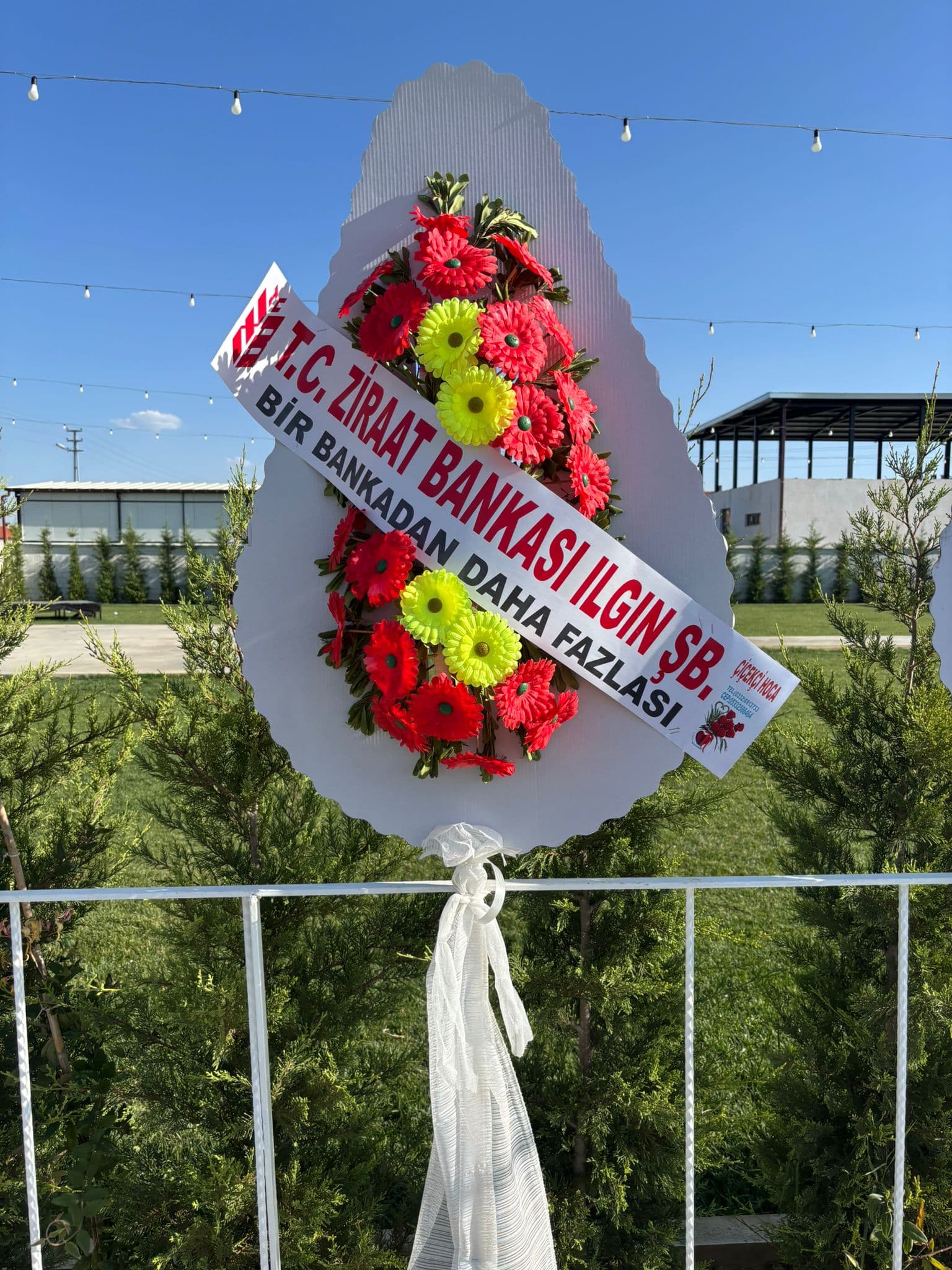 Çelenk — Ilgın çiçekçi ALMERA